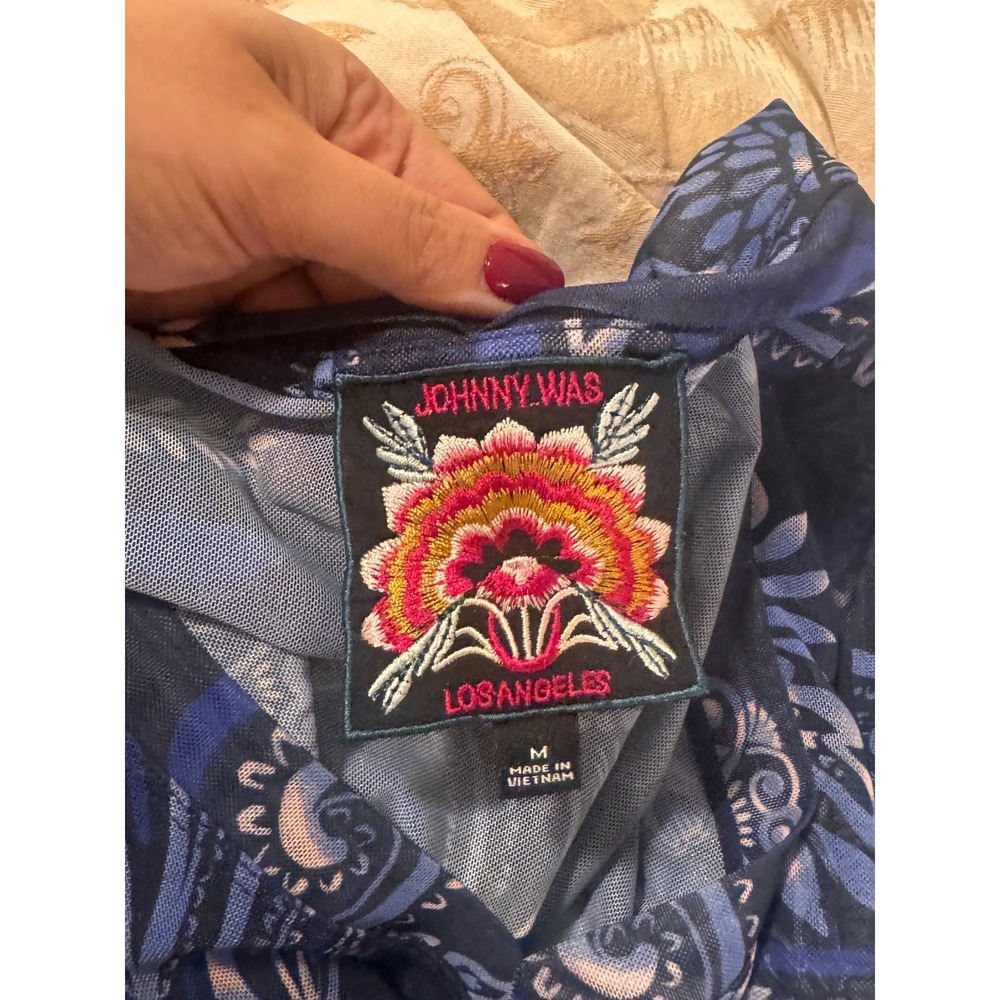 JOHNNY WAS | Mesh Tee Women M Blue Paisley Floral V-Neck Short Sleeve Boho Top - Picture 4 of 4